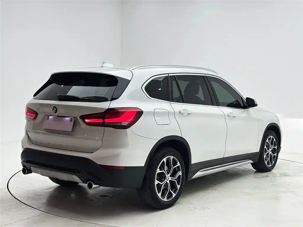 BMW X1 2022 sDrive20Li Fashion фото 6
