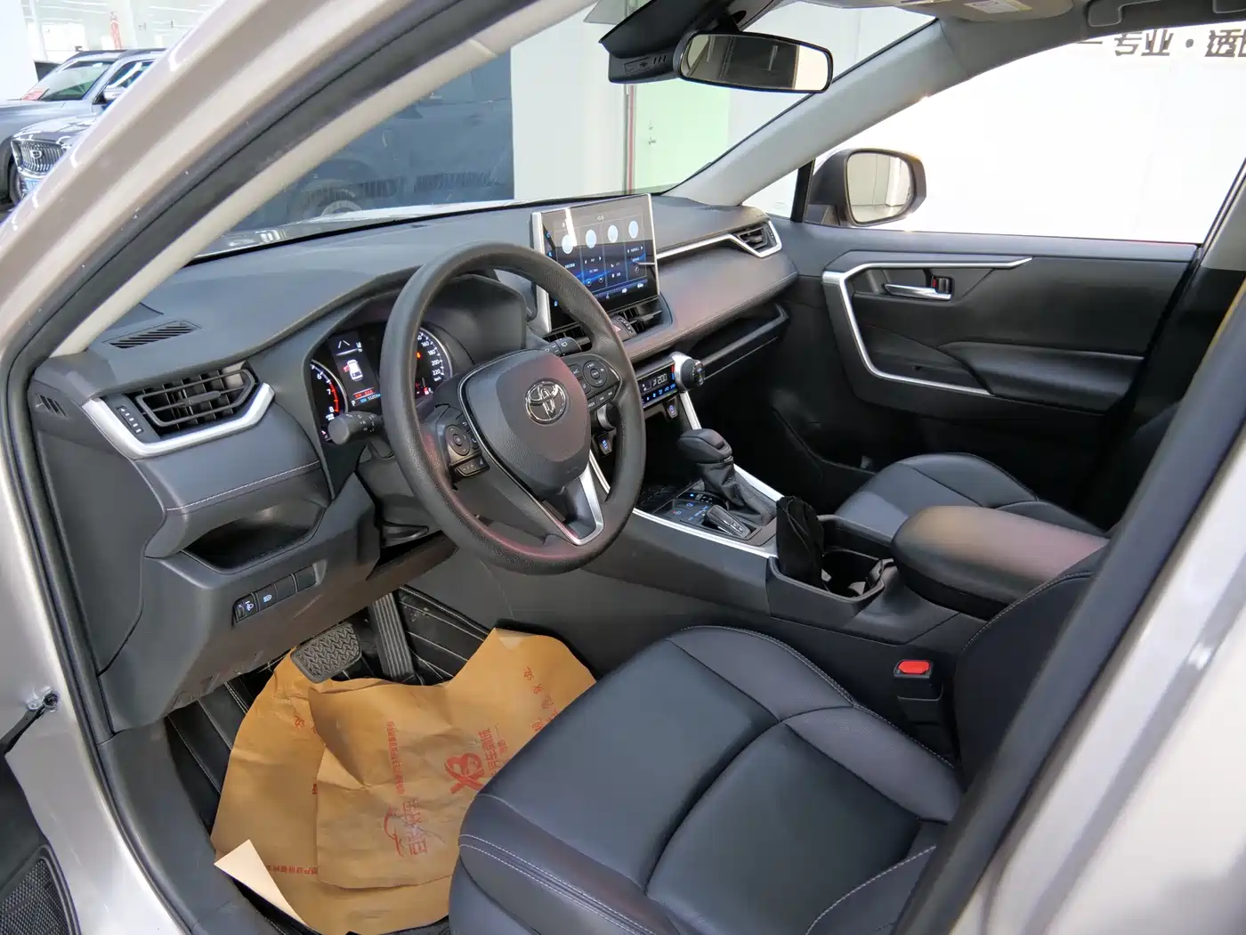 Toyota Wildlander 2020 2.0L CVT 2WD Luxury Edition фото 5