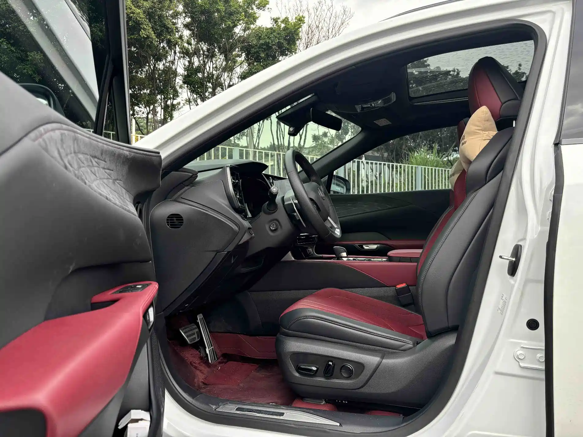 Фото 8 - Lexus RX