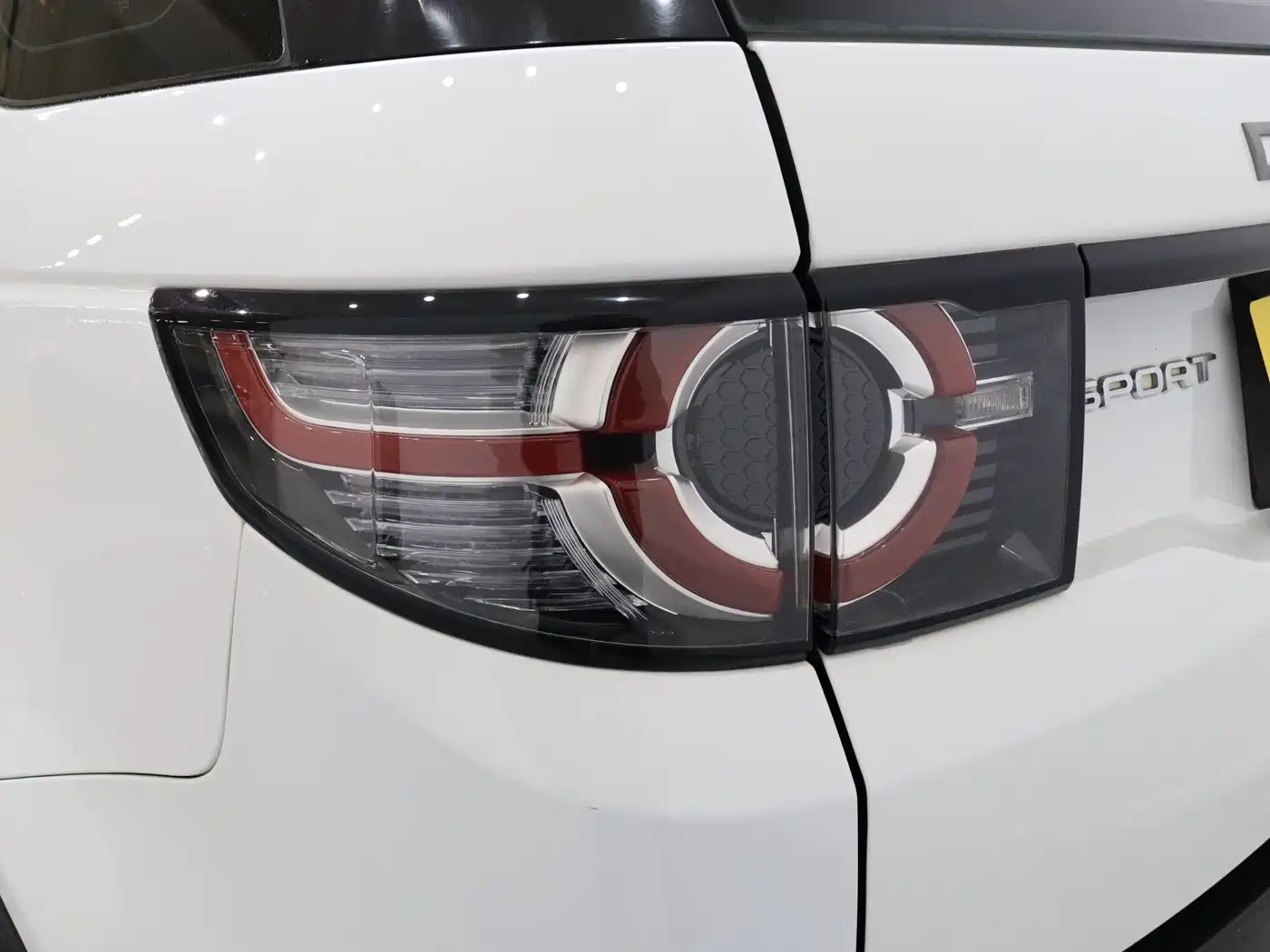Land Rover Discovery Sport 2018 240PS SE Edition фото 7