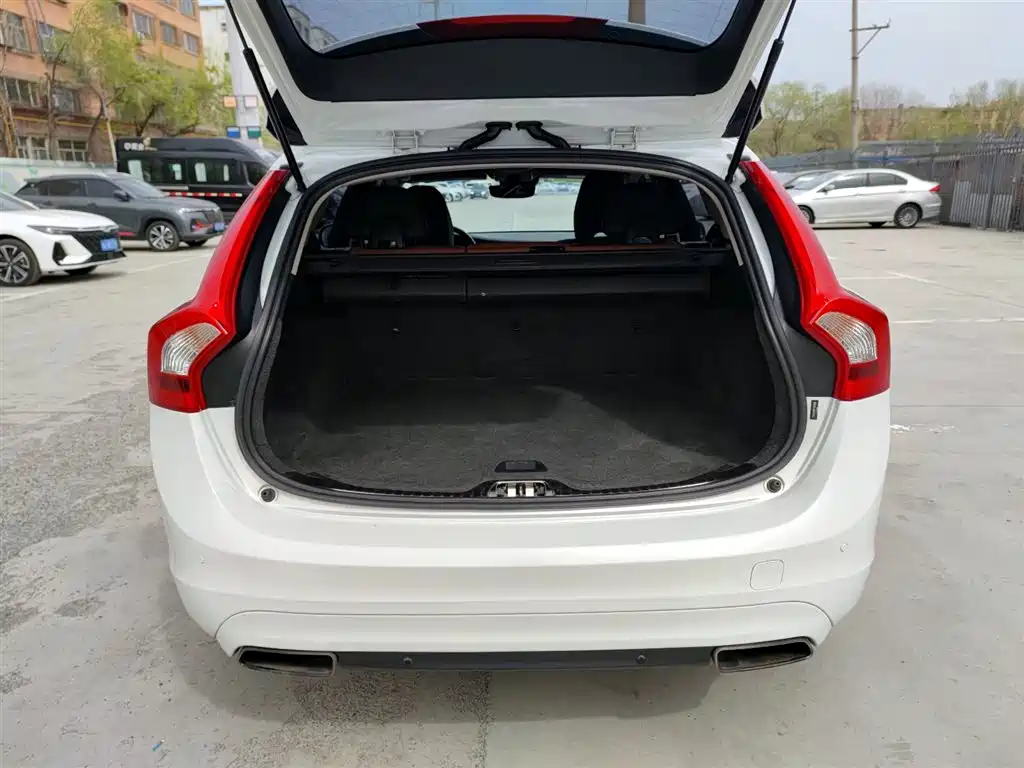 Фото 18 - Volvo V60
