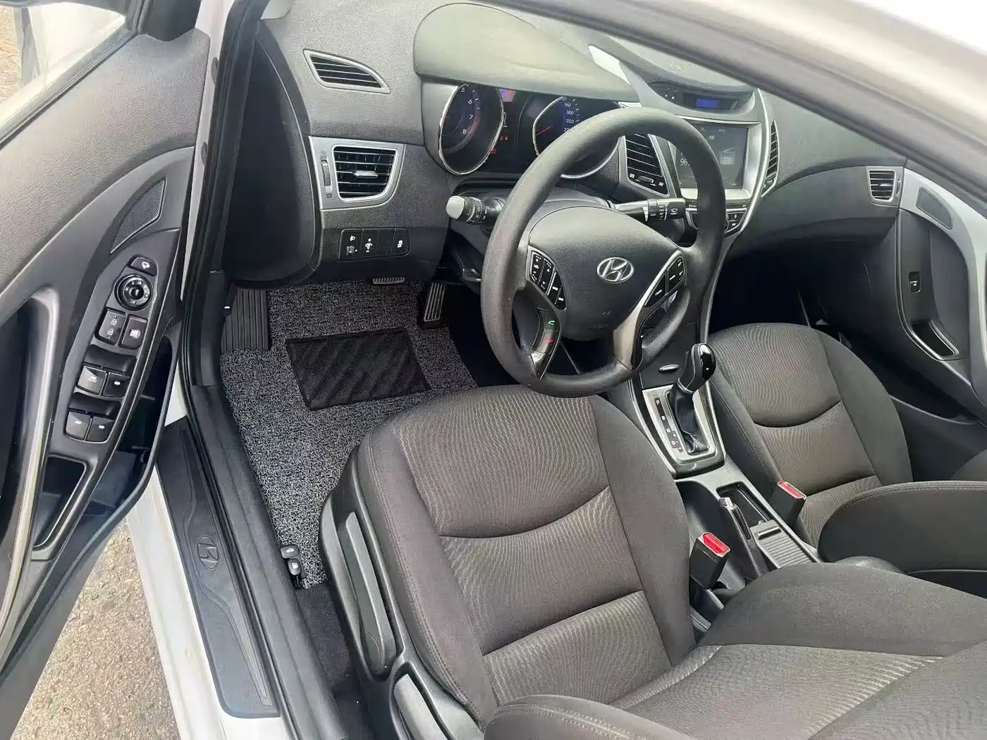 Hyundai Langdong 2016 1.6L Automatic Premium Edition фото 7
