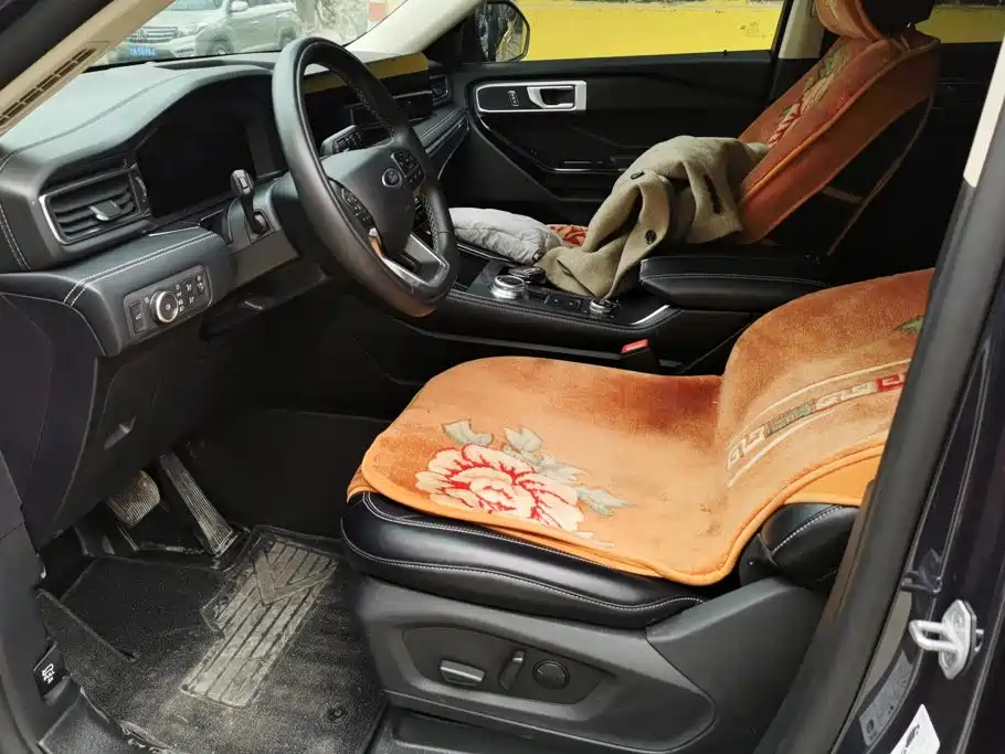 Фото 9 - Ford Explorer