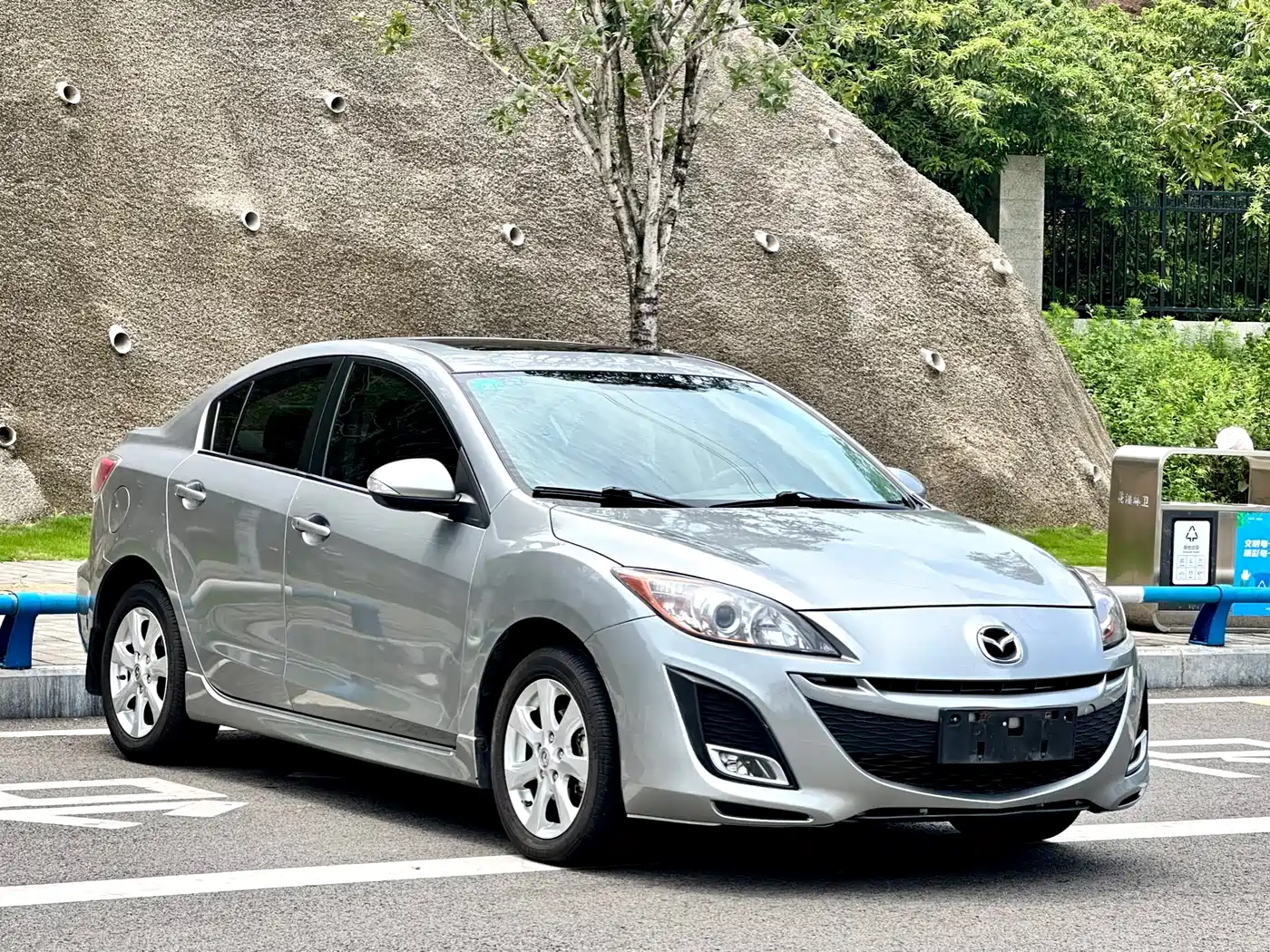 Mazda Mazda3 Axela 2013 2011 Sedan 2.0L Automatic Luxury