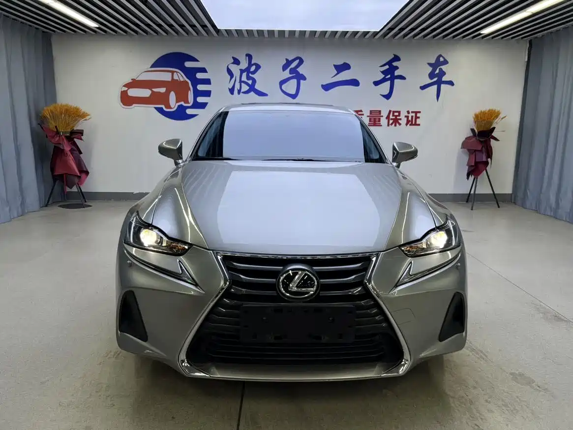 LEXUS IS