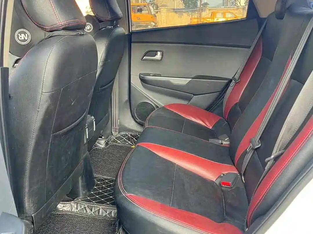Kia K2 2017 2015 Sedan 1.4L AT GLS
