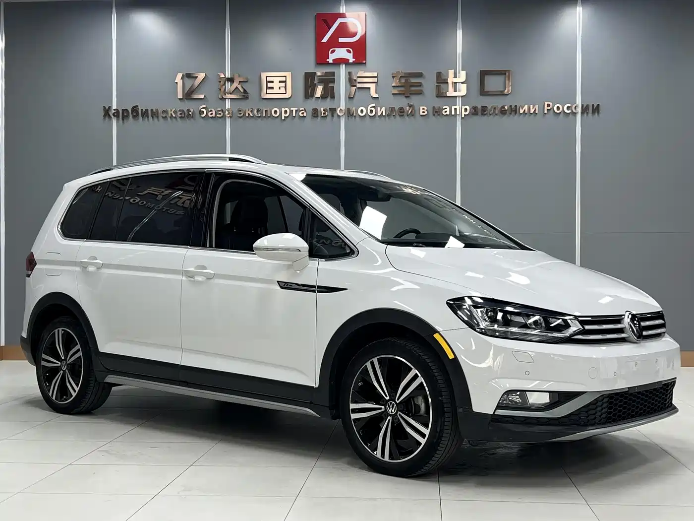 Volkswagen Touran 2021 Touran L 280TSI DSG Cross Luxury 7-Seater фото 3