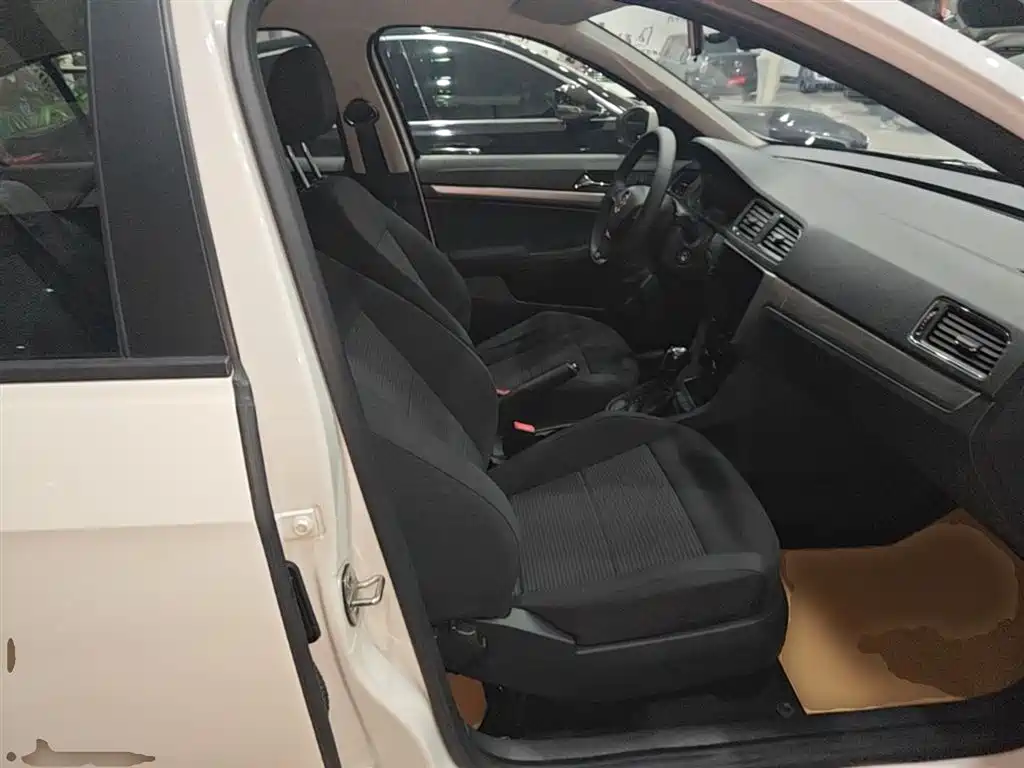 Volkswagen Lavida 2017 1.6L Automatic Trend Edition фото 25