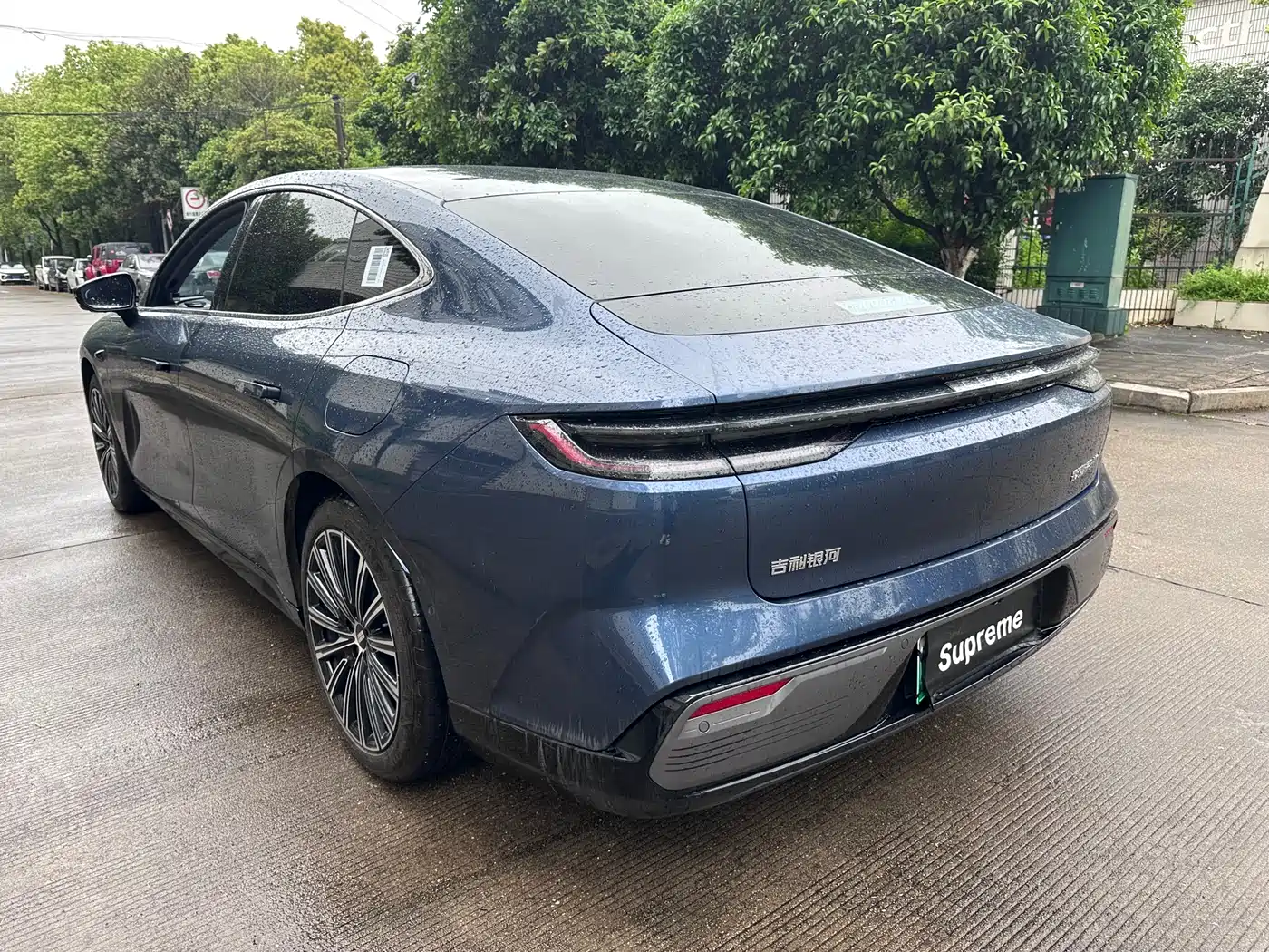 Geely Galaxy Galaxy Xingyao 8 2025 130km EM-i Premium Edition фото 14