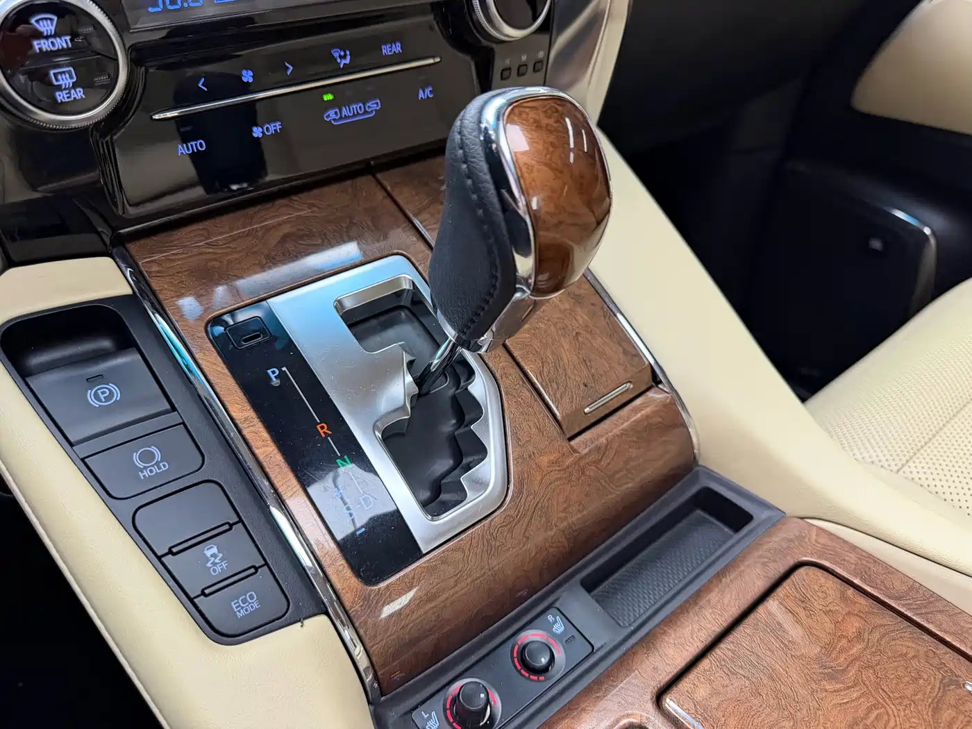 Toyota Alphard 2018 3.5L Premium фото 49