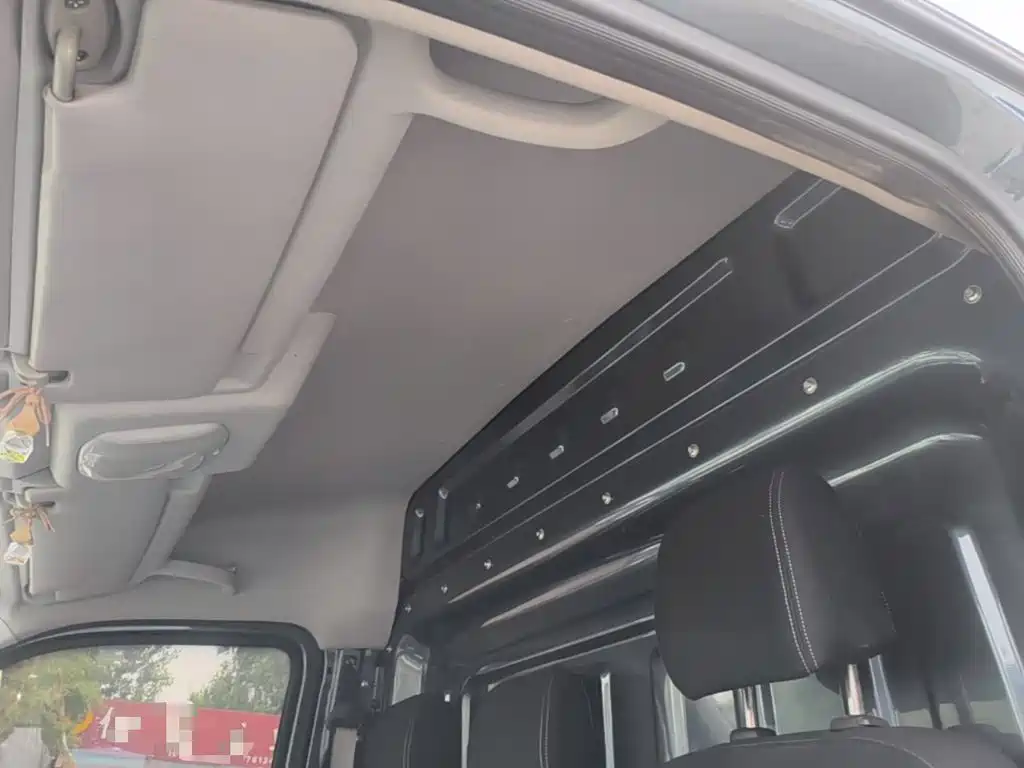 Dongfeng Yufeng Yufeng 2024 2023 V9+ 2.3T Manual FWD Van Short Wheelbase Medium Roof 3 Seater