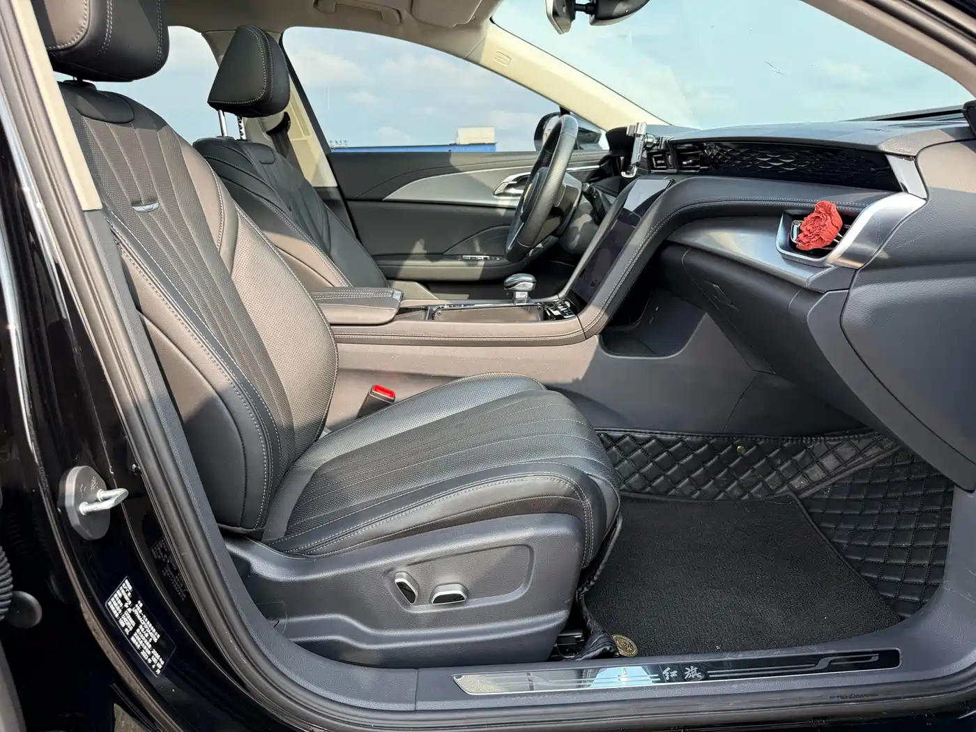 Hongqi H5 2023 2.0T Auto Smart Connect Flag Comfort фото 16
