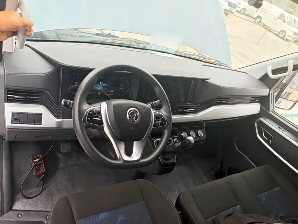 Dongfeng Yufeng Yufeng 2024 2023 V9+ 2.3T Manual FWD Van Short Wheelbase Medium Roof 3 Seater