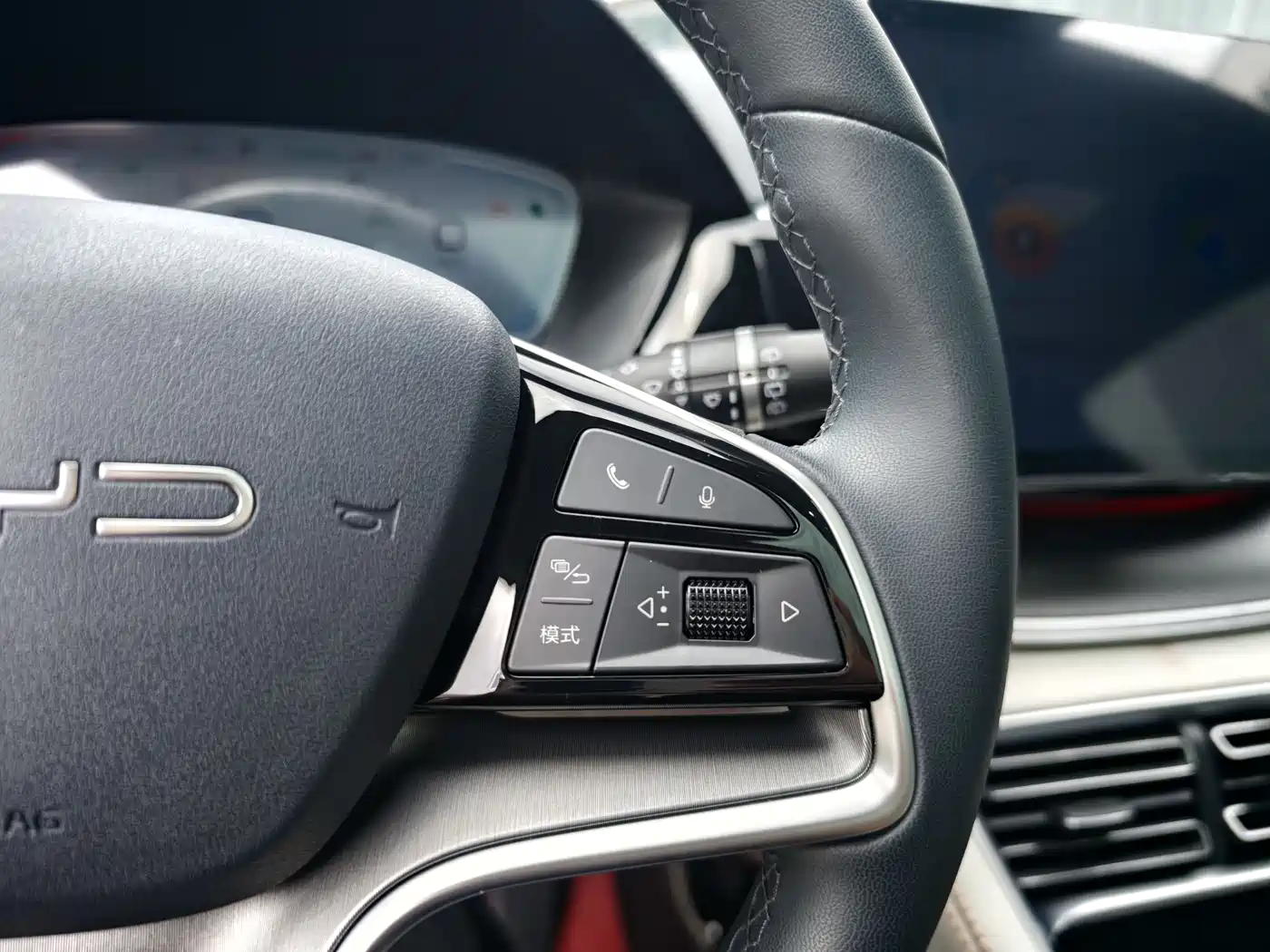 BYD Song PLUS PHEV 2024 Glory Edition DM-i 150km Flagship PLUS фото 11