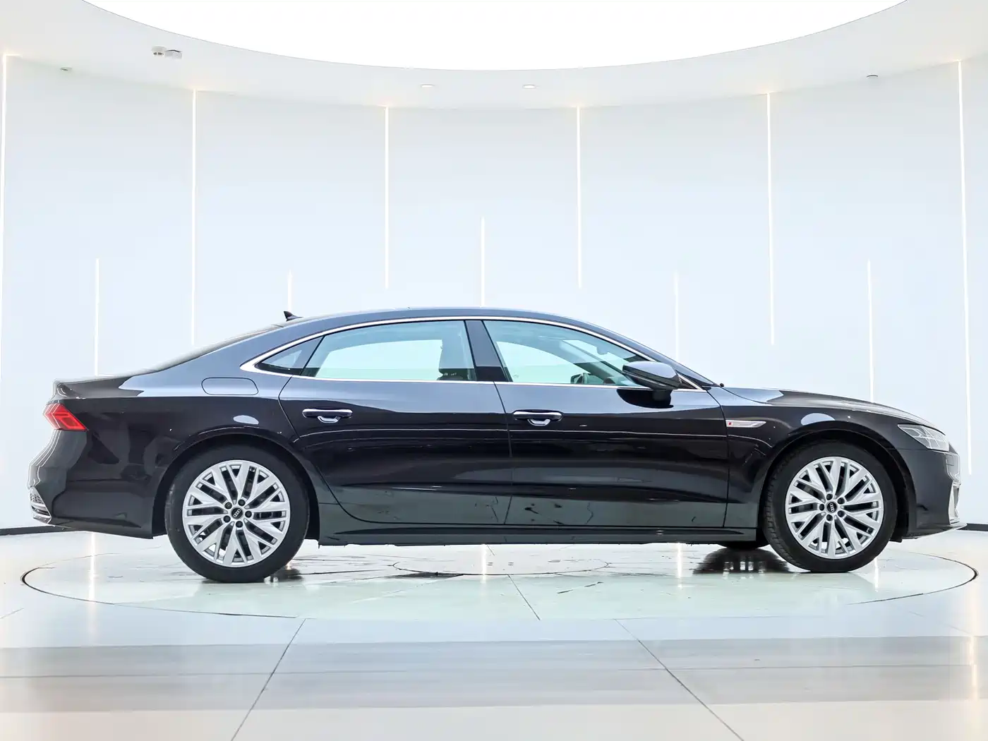 Audi A7L 2024 45TFSI S-line Dream Edition Crystal Package фото 2