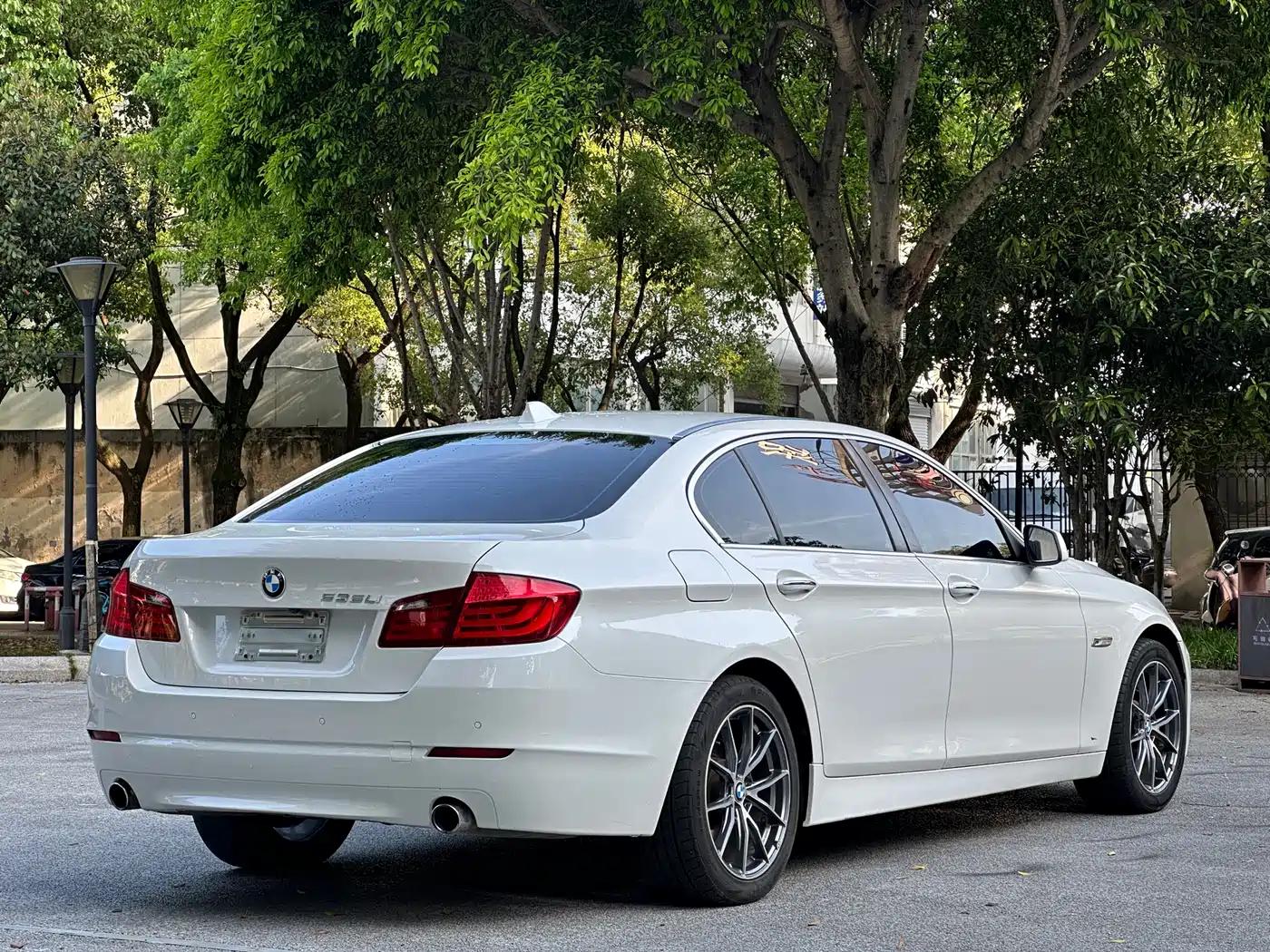 BMW 5 Series 2011 535Li Luxury фото 7