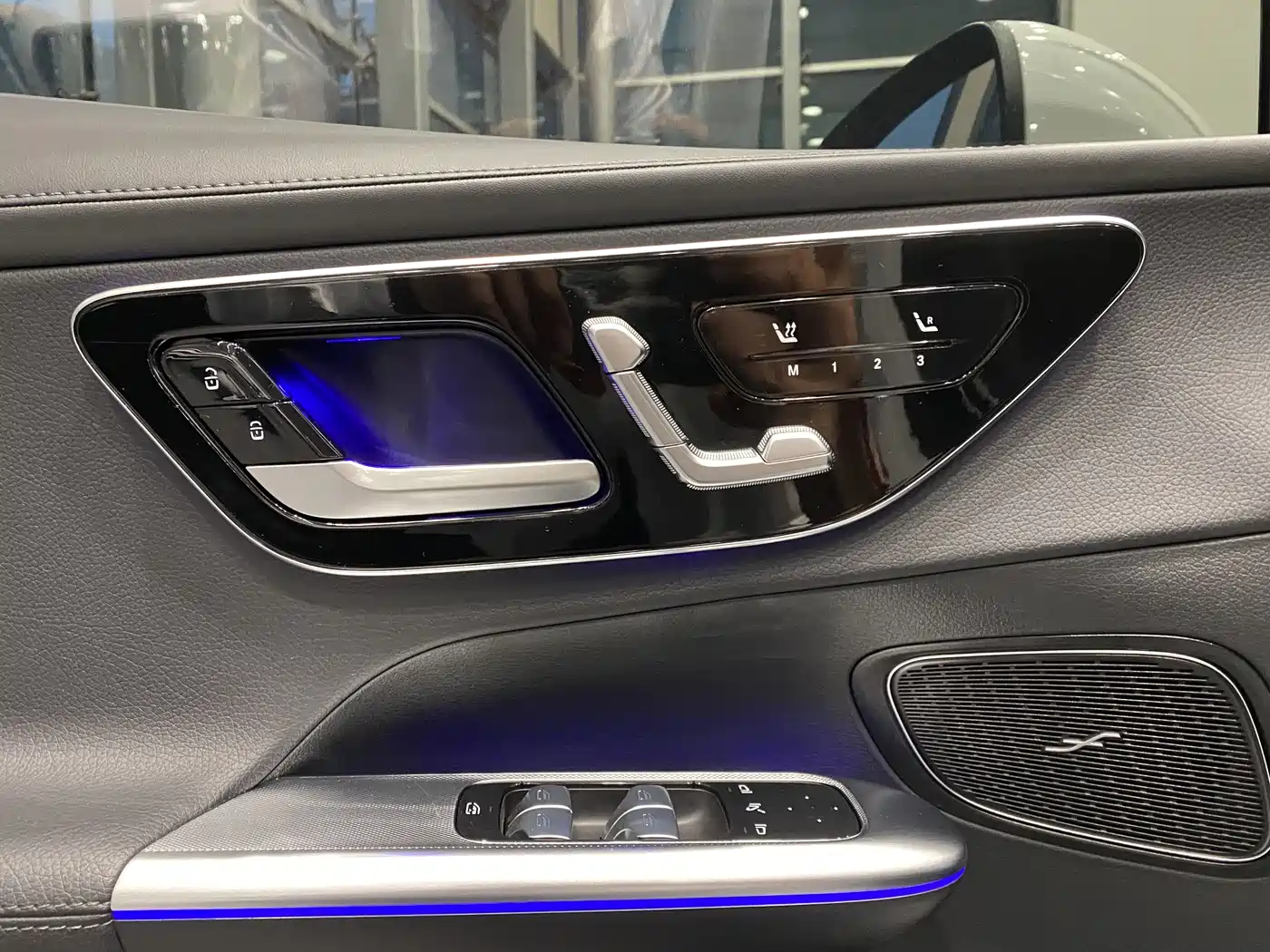 Mercedes-Benz GLC 2024 GLC 260 L 4MATIC Luxury 5-seater фото 4