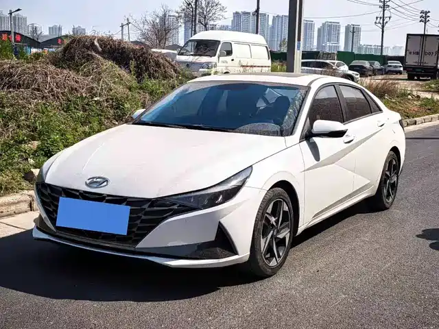HYUNDAI ELANTRA