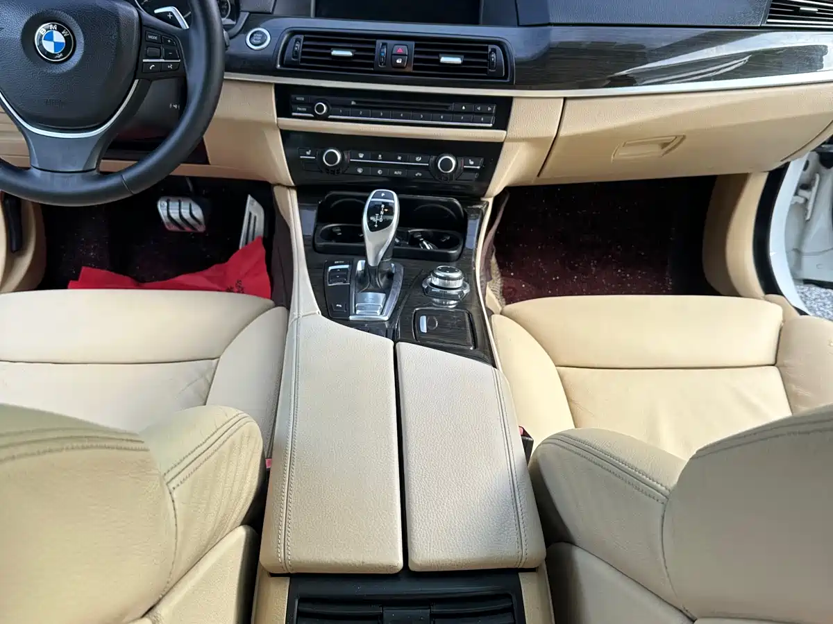 BMW 5 Series 2011 535Li Luxury фото 17
