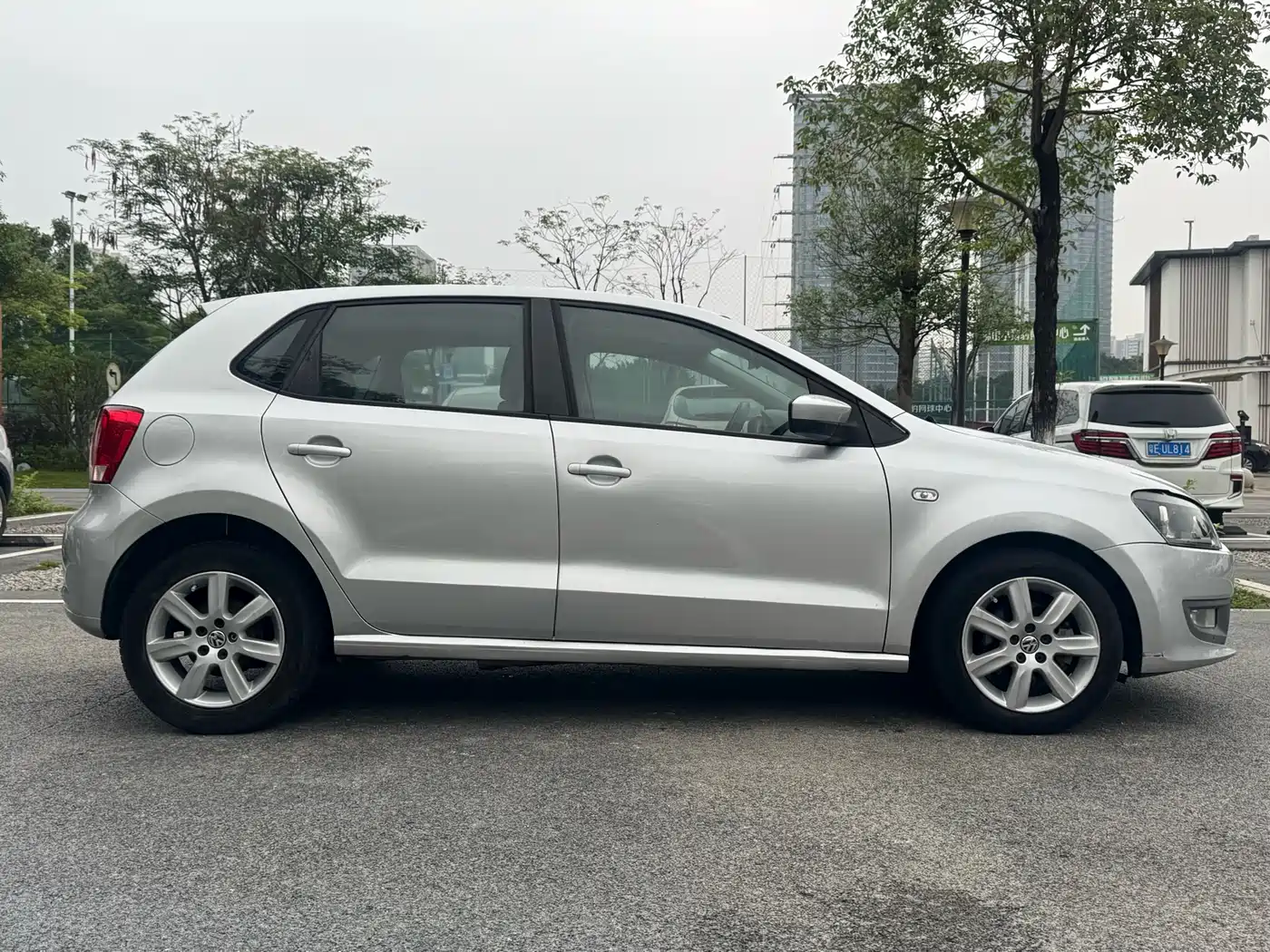 Volkswagen Polo 2011 1.4L Automatic Cool Edition фото 13