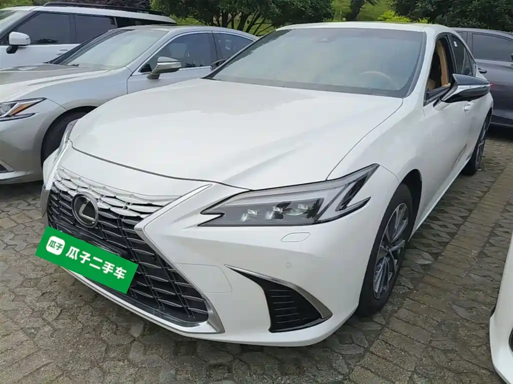 Lexus ES 2025 200 Ultimate Edition