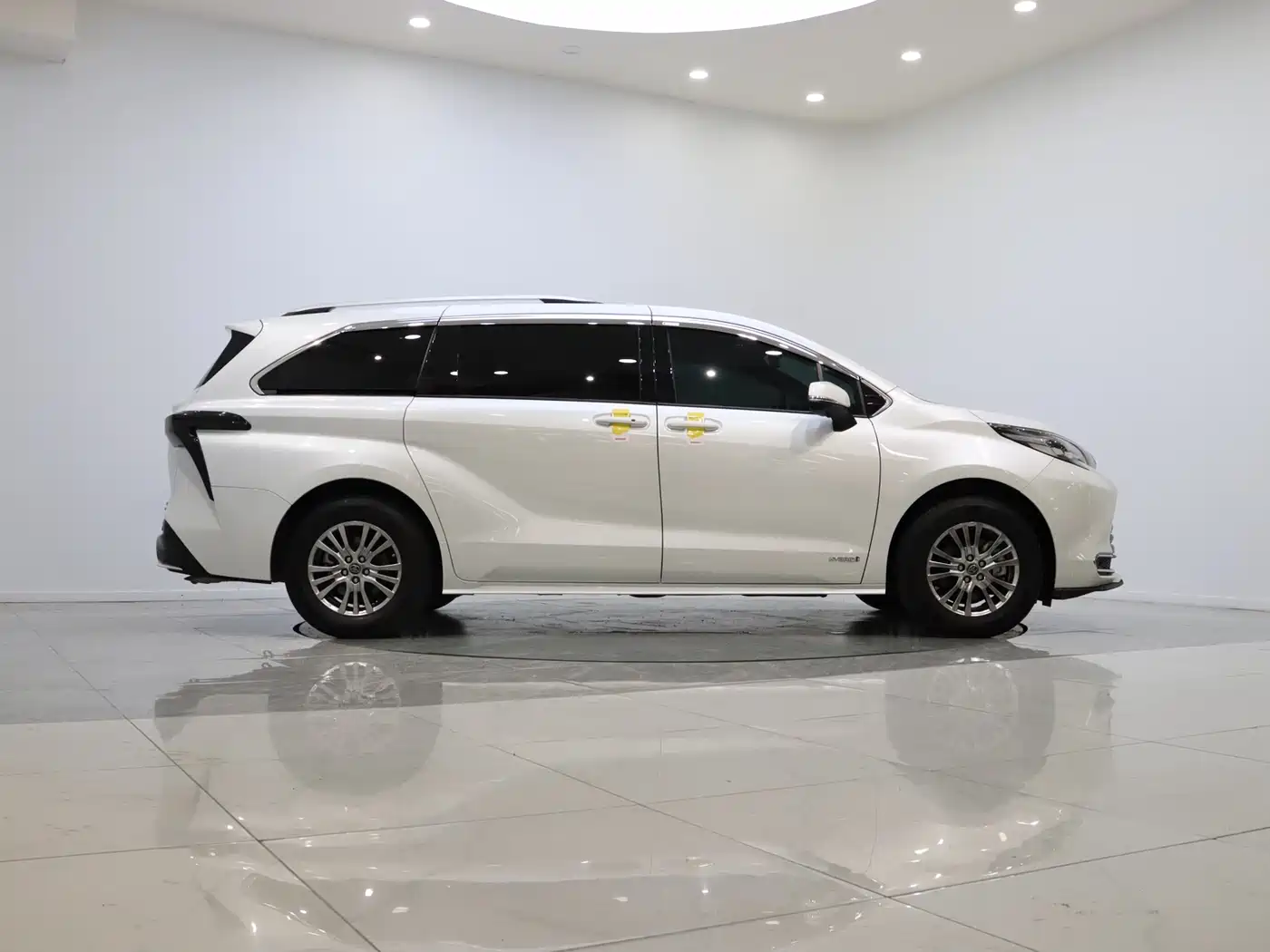 Toyota Sienna 2023 2.5L Hybrid Comfort Edition фото 8