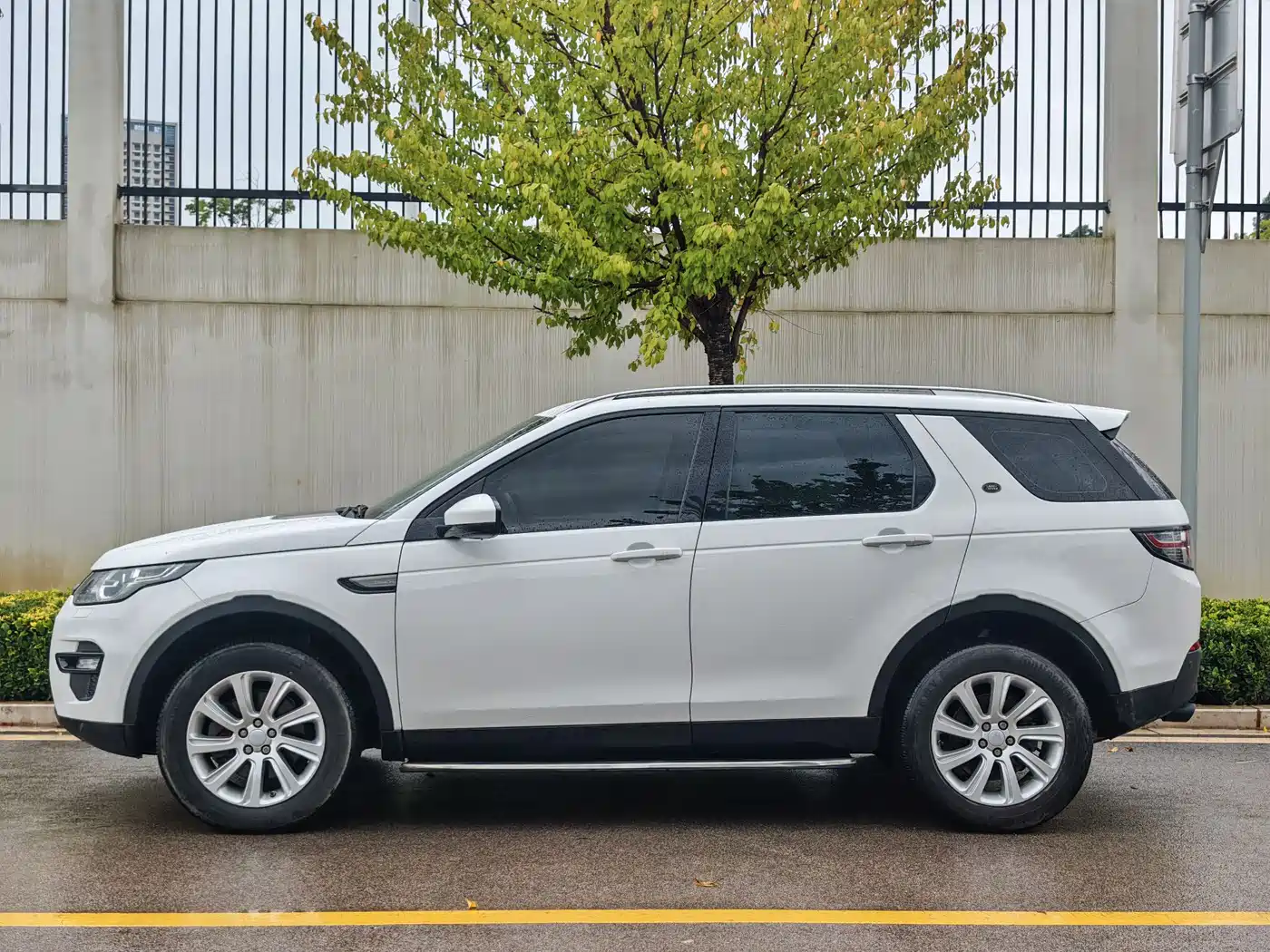 Land Rover Discovery Sport 2016 2.0T SE фото 3