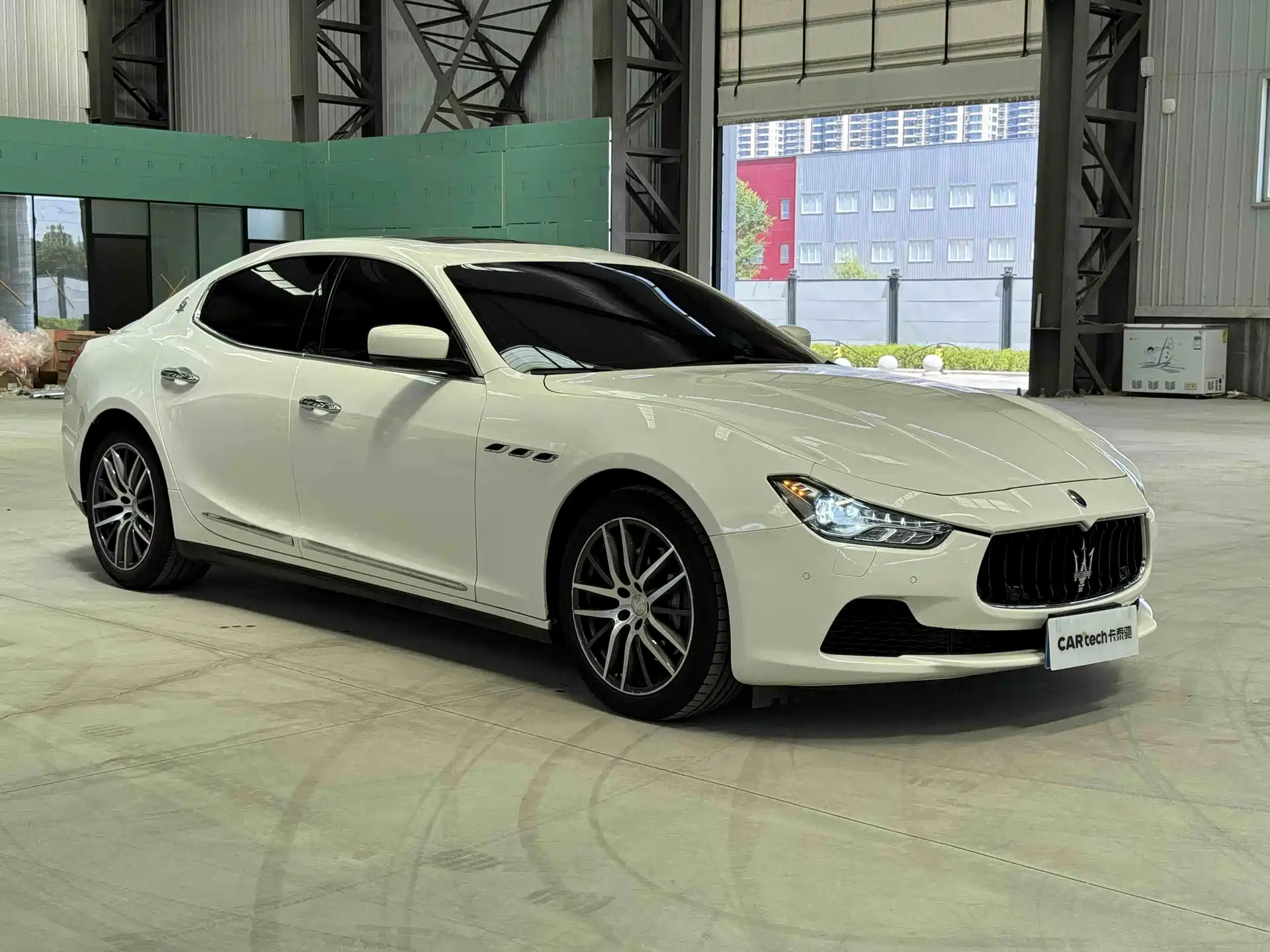 Photo 3 - Maserati Ghibli