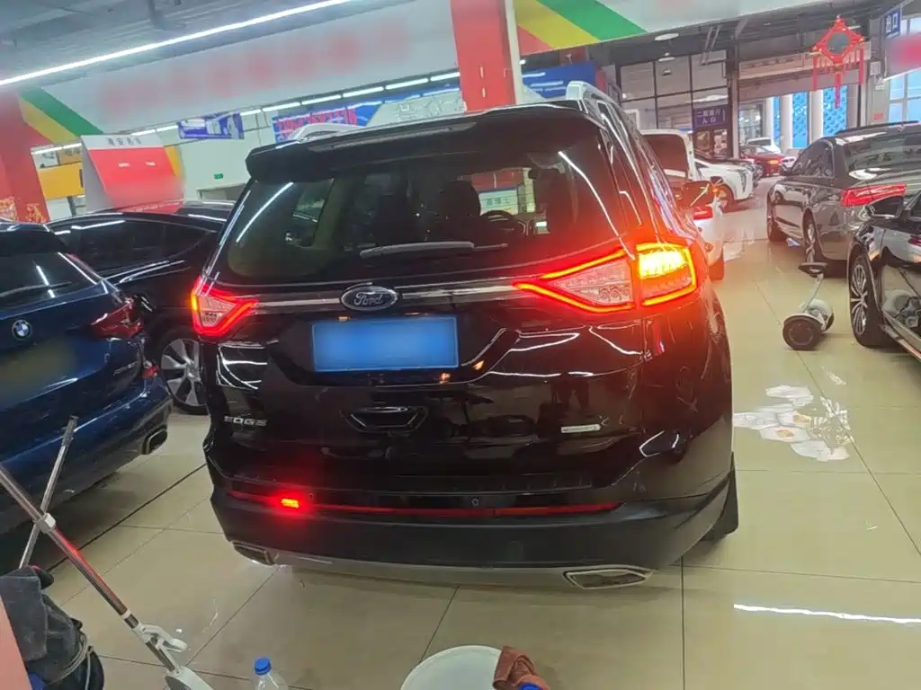Фото 6 - Ford Edge
