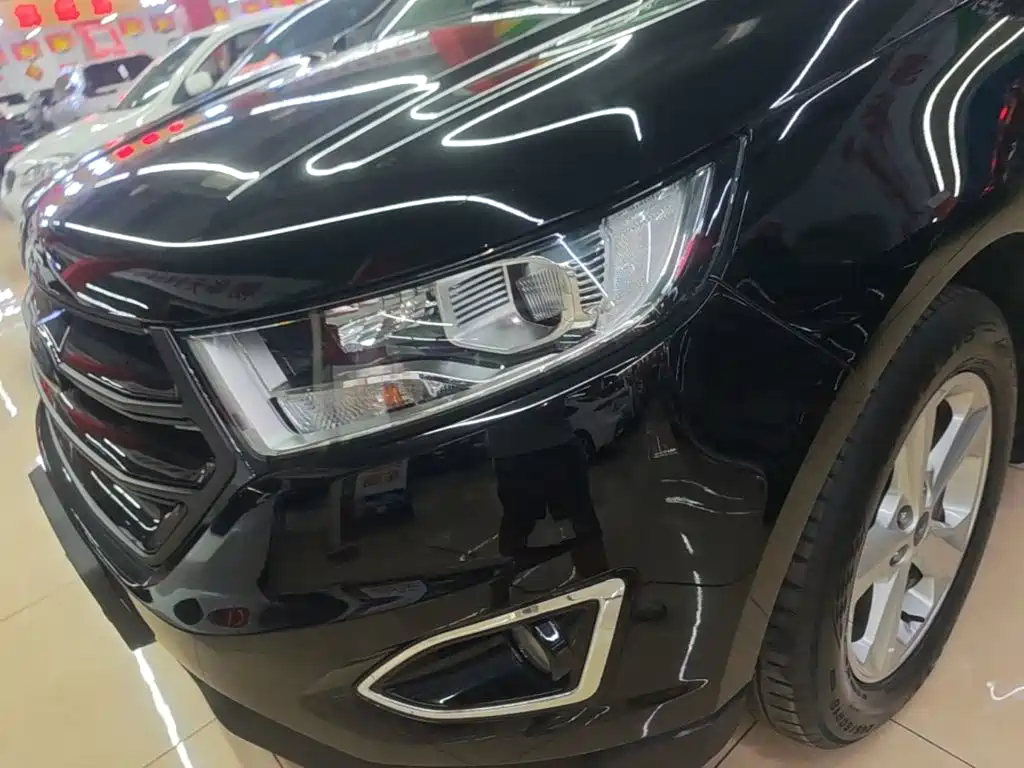 Фото 24 - Ford Edge