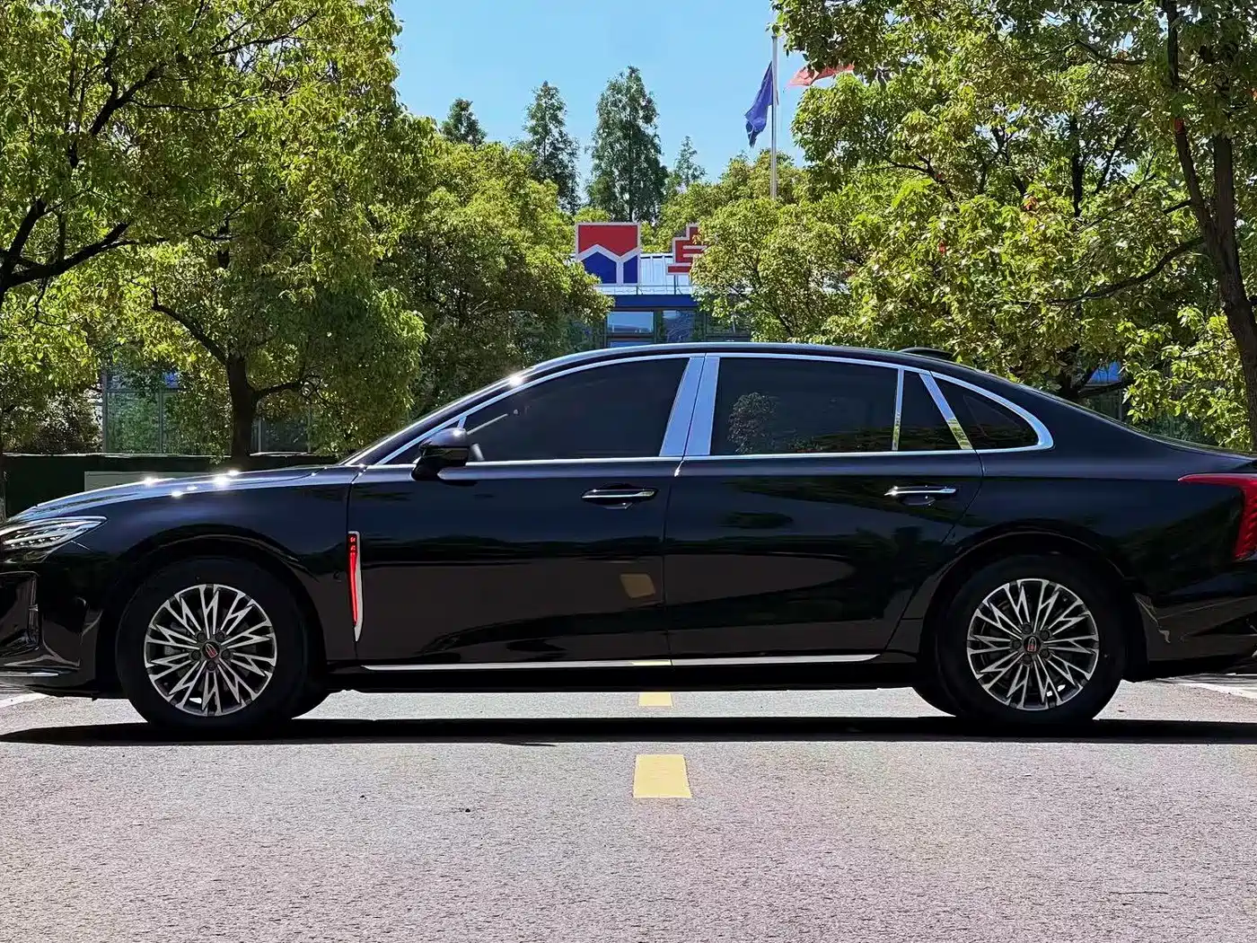 Hongqi H5 2024 1.5T HEV Smart Connect Flag Rhythm Edition фото 8