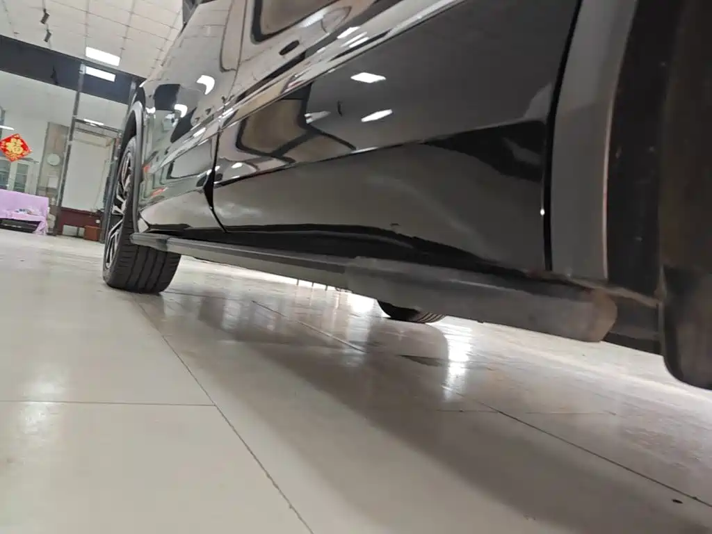 Photo 22 - Volkswagen Tiguan L