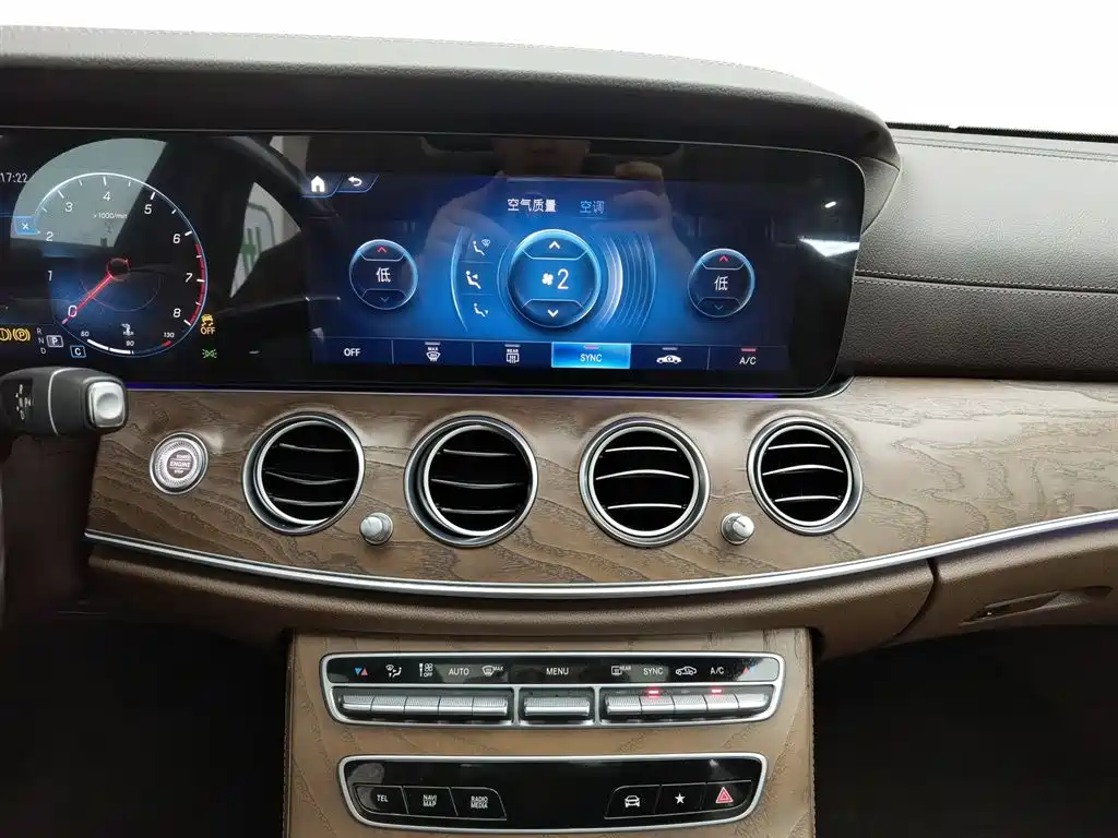 MERCEDES-BENZ E CLASS