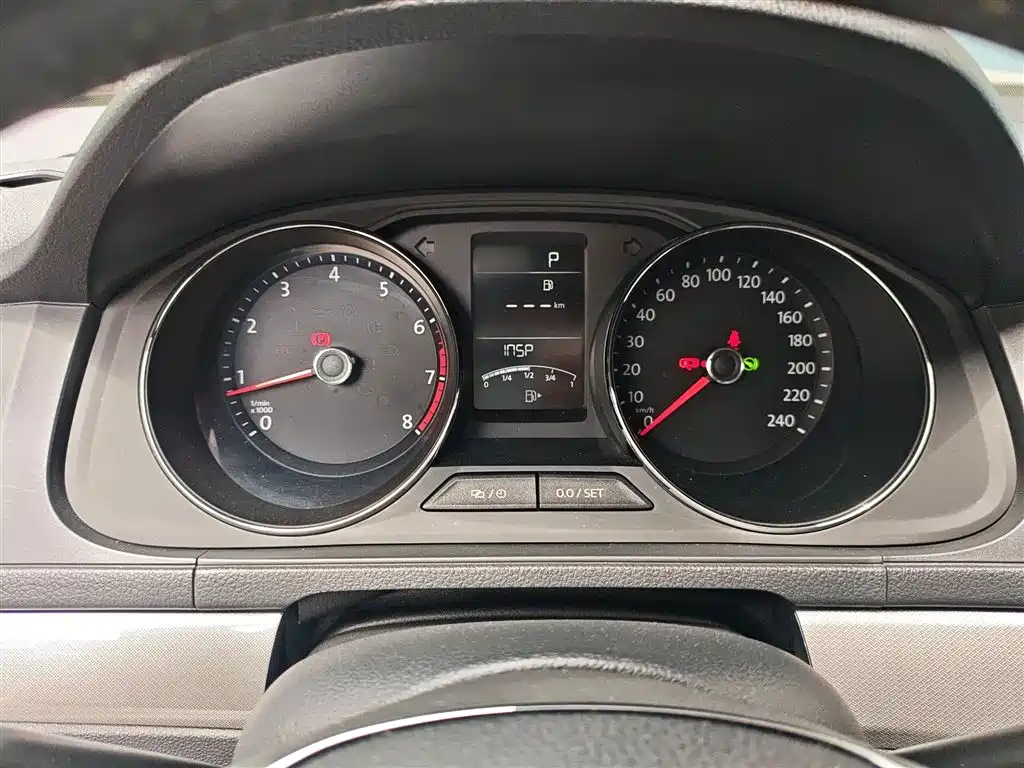 Volkswagen Lavida 2015 1.6L Automatic Comfort Edition фото 4