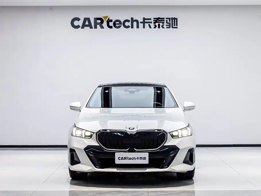 BMW 5 Series 2024 530Li Leading M Sport Package фото 2