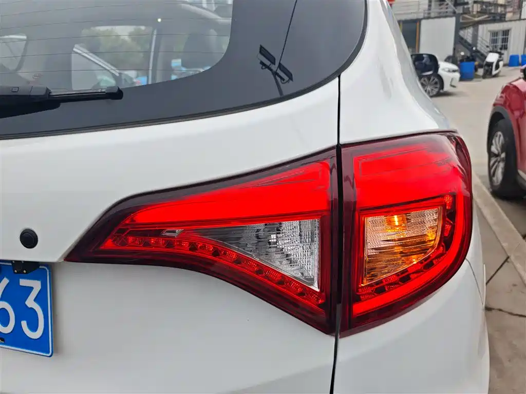 BYD Song 2016 Unrivaled Edition 1.5TI Manual Elegance Edition фото 8