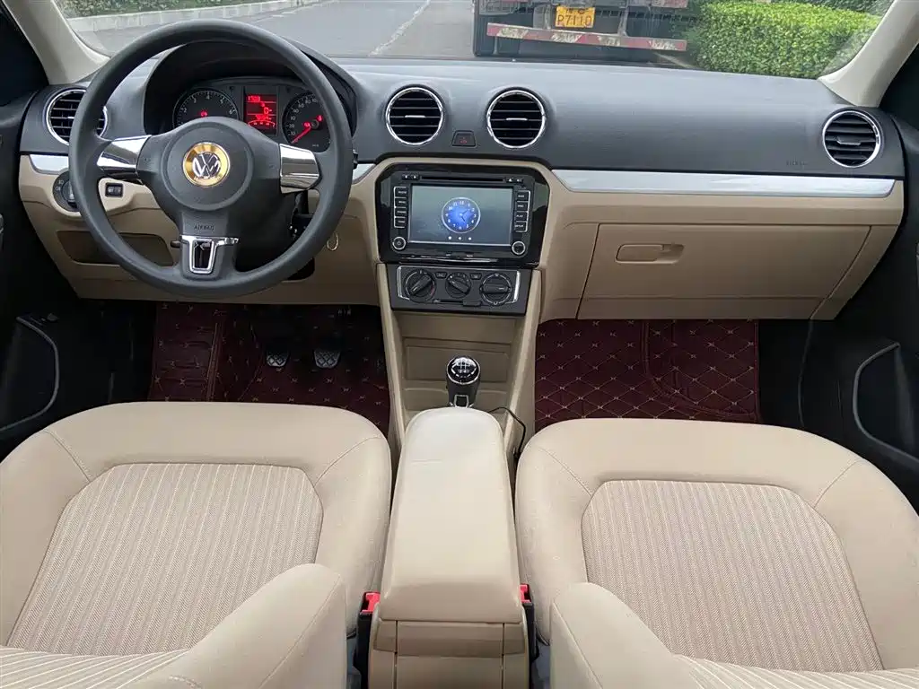 Volkswagen Jetta 2015 1.4L Manual Comfort фото 10
