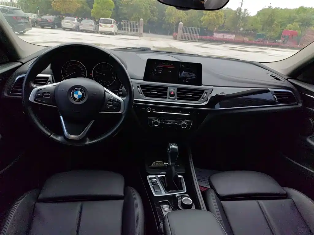 BMW 1 Series 2017 118i Sport фото 10