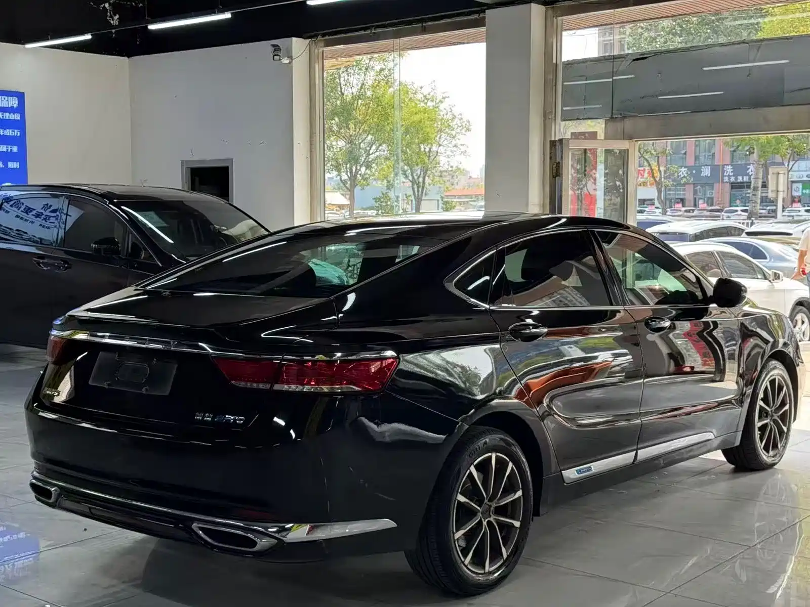 Фото 6 - Geely Borui PHEV