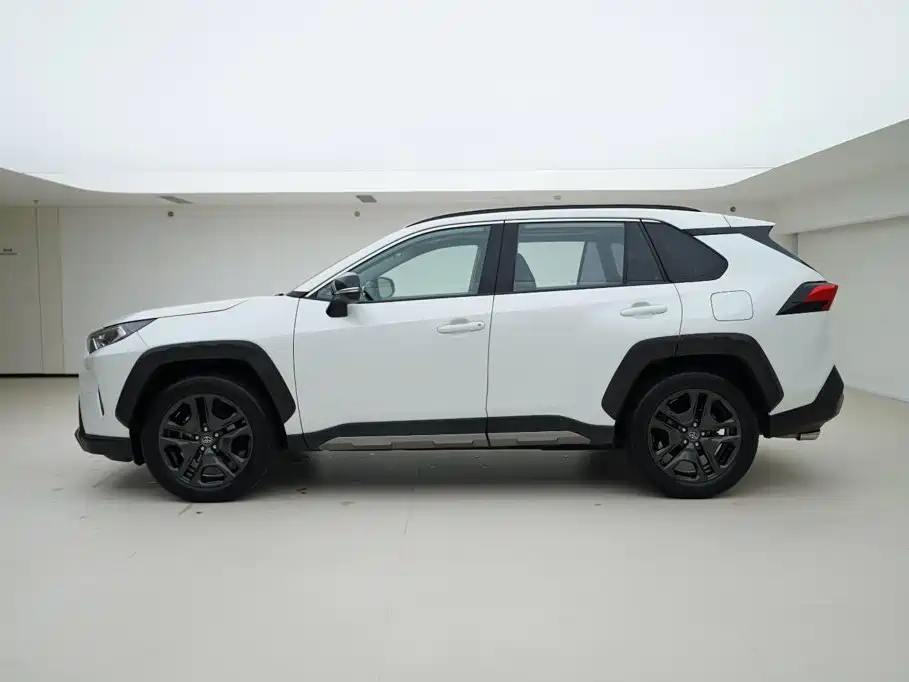 Фото 3 - Toyota RAV4
