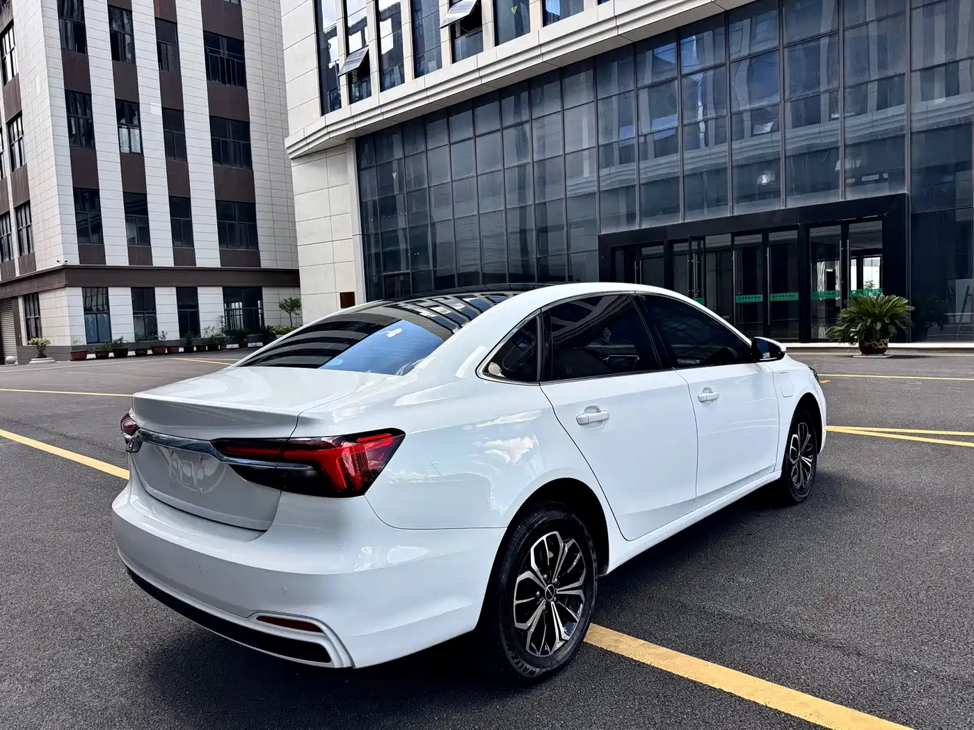Roewe i6 MAX EV 2023 2023 EV 420 Sunroof Special Edition