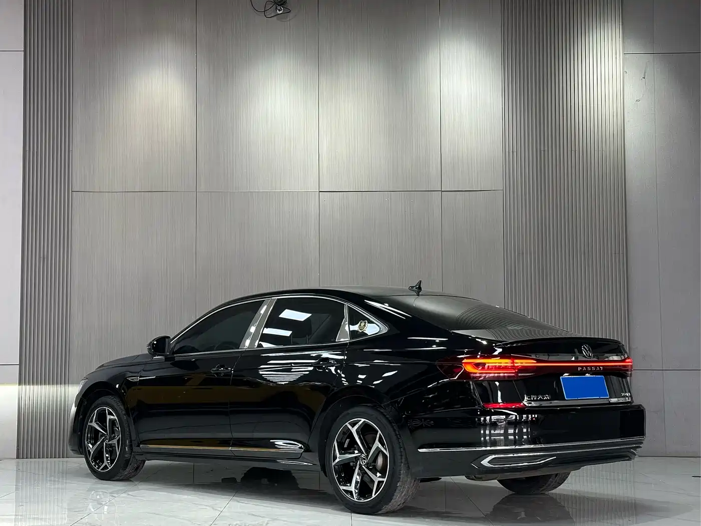 Volkswagen Passat 2024 330TSI Starlight Elite Edition фото 4