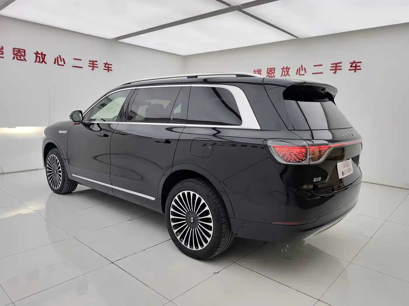 AITO Wenjie AITO M9 2024 Extended Range Max 42kWh 5-seater фото 6