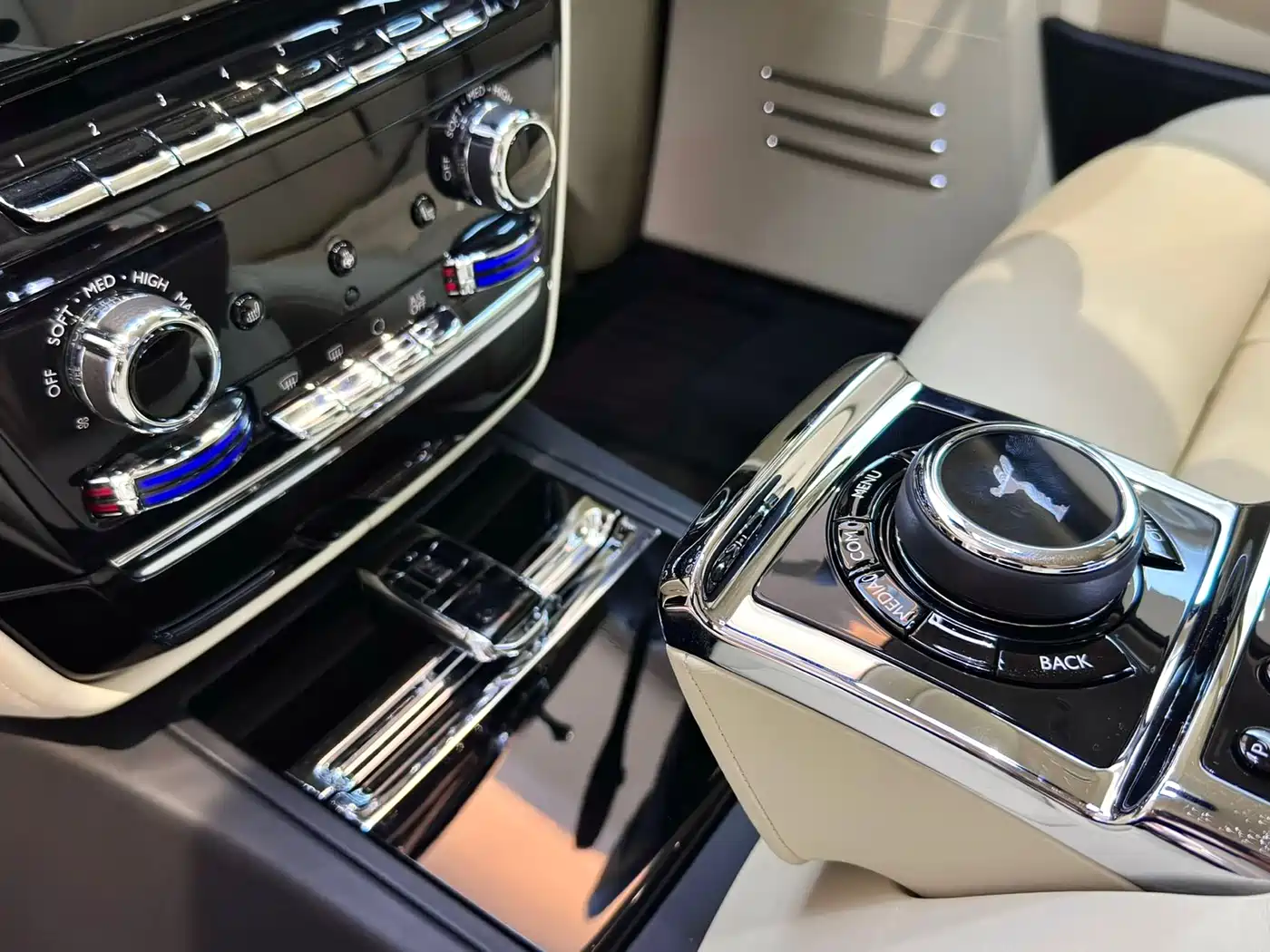 Rolls-Royce Phantom 2018 6.7T Long Wheelbase Version фото 11