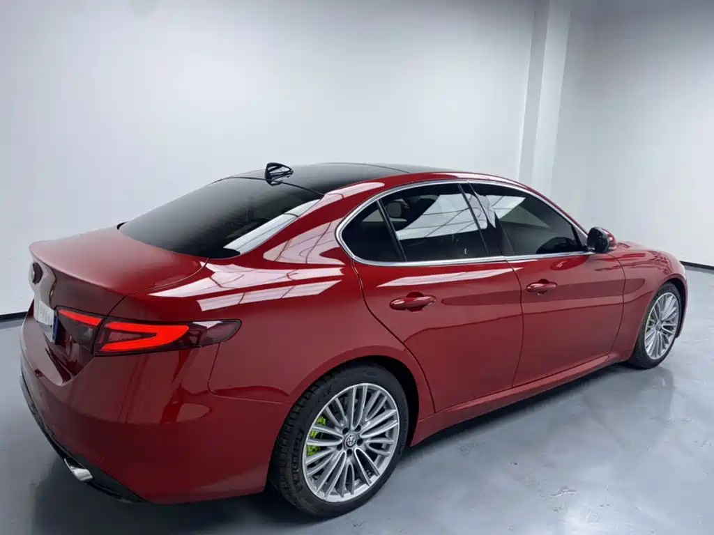 Alfa Romeo Giulia 2018 2017 2.0T 280HP Luxury Edition