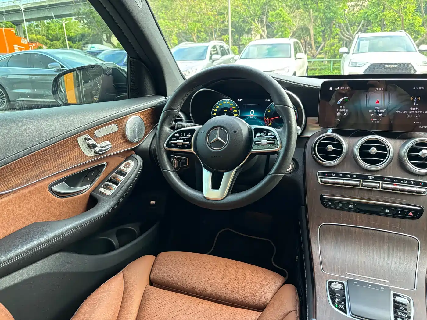 Mercedes-Benz GLC 2020 Facelift GLC 300 L 4MATIC Luxury фото 15