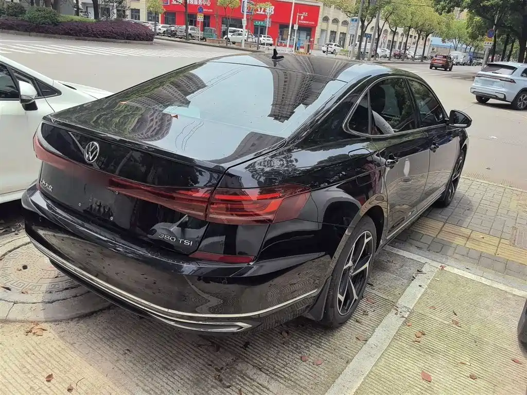 Volkswagen Passat 2024 380TSI Starlight Dragon Soaring Edition фото 5