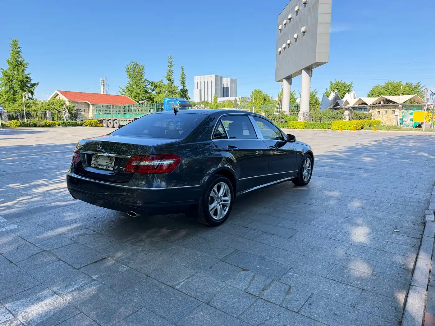 Mercedes-Benz E-Class 2010 E 300 L Fashion фото 5