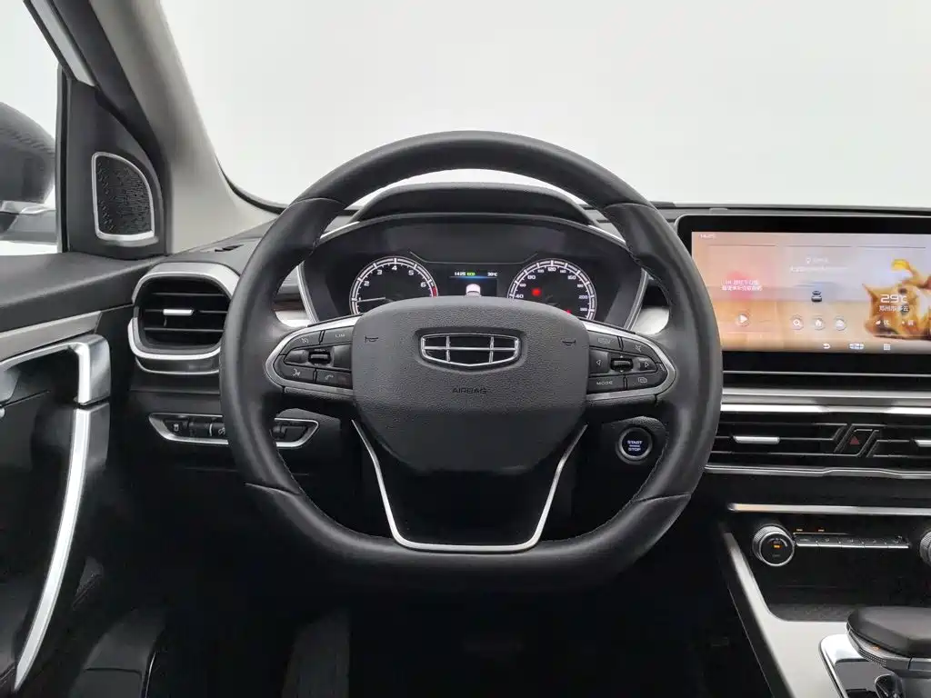 Фото 11 - Geely Binyue