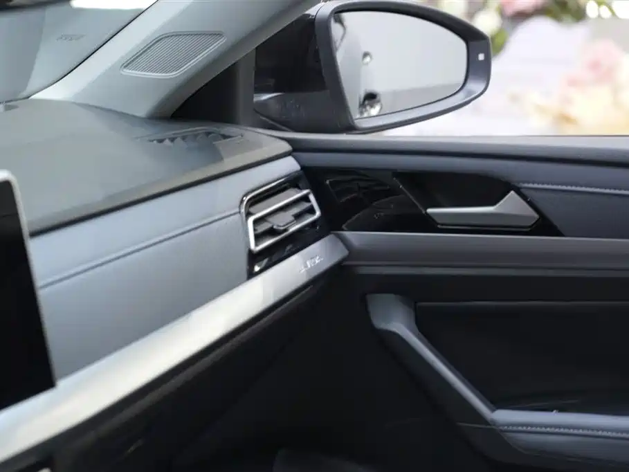 Volkswagen Lavida 2023 Facelift 1.5L Auto Starlight 5 Million Edition фото 15